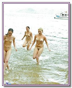 well-built various nudists chicks offers pussy for sun at the beaches of the Australia
